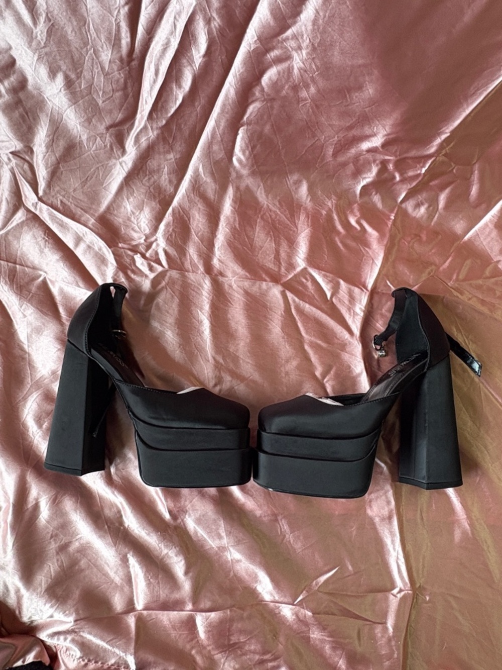 Wet Kiss Black Chucky Pumps